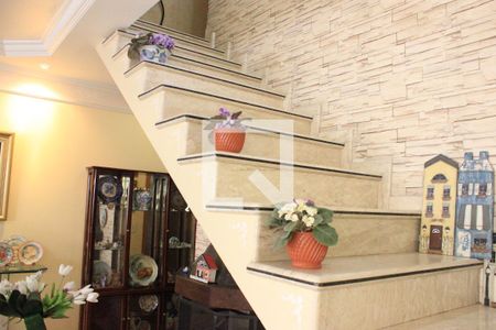 Casa à venda com 166m², 3 quartos e 3 vagasEscada