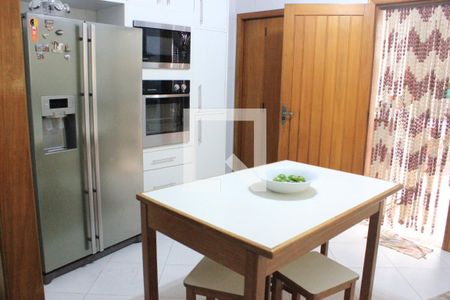 Casa à venda com 166m², 3 quartos e 3 vagasCozinha