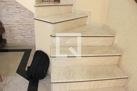 Casa à venda com 166m², 3 quartos e 3 vagasEscada