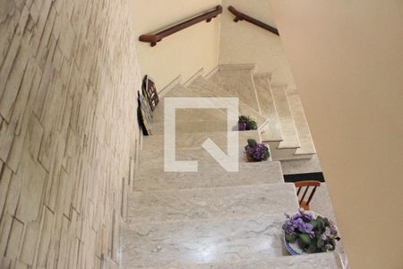 Casa à venda com 166m², 3 quartos e 3 vagasEscada