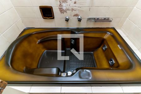 Apartamento para alugar com 190m², 3 quartos e 5 vagas Apartamento para alugar com 190m², 3 quartos e 5 vagasBanheiro da Suíte 1