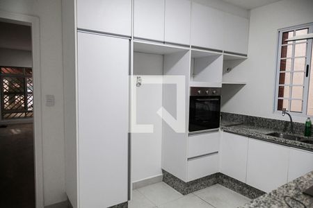 Casa à venda com 250m², 2 quartos e 4 vagas Casa à venda com 250m², 2 quartos e 4 vagasCozinha