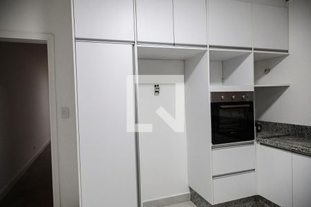 Casa à venda com 250m², 2 quartos e 4 vagas Casa à venda com 250m², 2 quartos e 4 vagasCozinha
