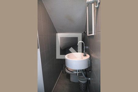 Casa à venda com 250m², 2 quartos e 4 vagas Casa à venda com 250m², 2 quartos e 4 vagasLavabo