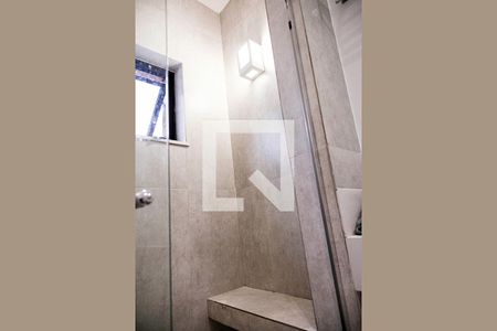 Casa à venda com 250m², 2 quartos e 4 vagas Casa à venda com 250m², 2 quartos e 4 vagasBanheiro