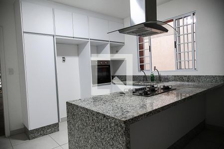 Casa à venda com 250m², 2 quartos e 4 vagas Casa à venda com 250m², 2 quartos e 4 vagasCozinha