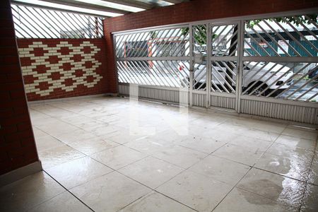 Casa à venda com 250m², 2 quartos e 4 vagas Casa à venda com 250m², 2 quartos e 4 vagasGaragem