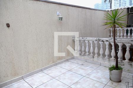 Casa à venda com 250m², 2 quartos e 4 vagas Casa à venda com 250m², 2 quartos e 4 vagasVaranda Quarto 1