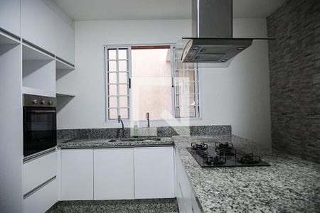 Casa à venda com 250m², 2 quartos e 4 vagas Casa à venda com 250m², 2 quartos e 4 vagasCozinha