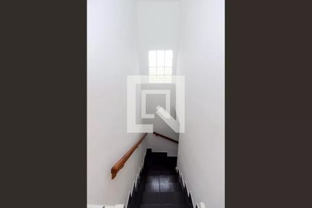 Casa à venda com 300m², 6 quartos e 6 vagas Casa à venda com 300m², 6 quartos e 6 vagasEscada