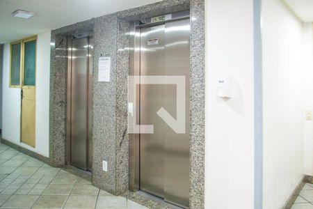 Apartamento à venda com 62m², 2 quartos e 2 vagas Apartamento à venda com 62m², 2 quartos e 2 vagasElevadores