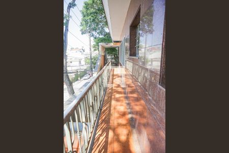 Casa à venda com 247m², 3 quartos e 6 vagas Casa à venda com 247m², 3 quartos e 6 vagasQuintal