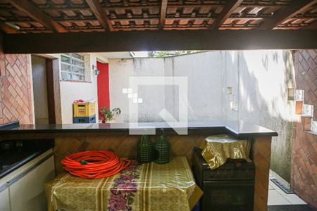 Casa à venda com 247m², 3 quartos e 6 vagas Casa à venda com 247m², 3 quartos e 6 vagasChurrasqueira - Quintal