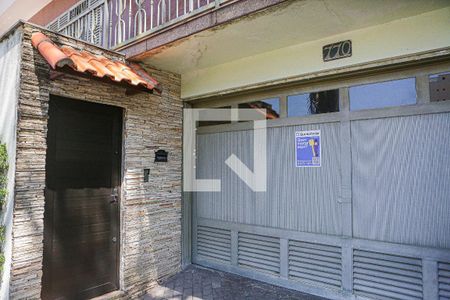 Casa à venda com 247m², 3 quartos e 6 vagas Casa à venda com 247m², 3 quartos e 6 vagasFachada