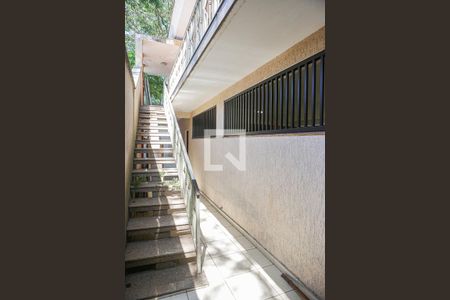 Casa à venda com 247m², 3 quartos e 6 vagas Casa à venda com 247m², 3 quartos e 6 vagasCorredor - Escada