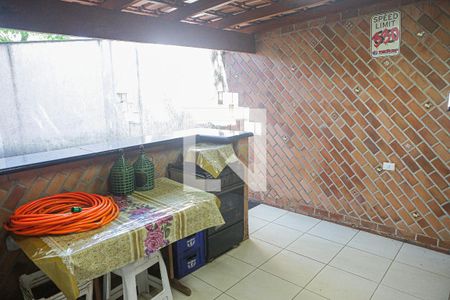 Casa à venda com 247m², 3 quartos e 6 vagas Casa à venda com 247m², 3 quartos e 6 vagasChurrasqueira - Quintal