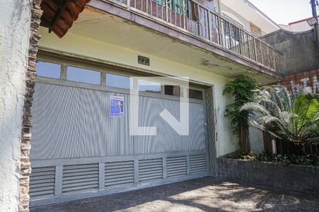 Casa à venda com 247m², 3 quartos e 6 vagas Casa à venda com 247m², 3 quartos e 6 vagasFachada