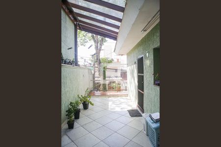 Casa à venda com 247m², 3 quartos e 6 vagas Casa à venda com 247m², 3 quartos e 6 vagasÁrea de Serviço - Quintal