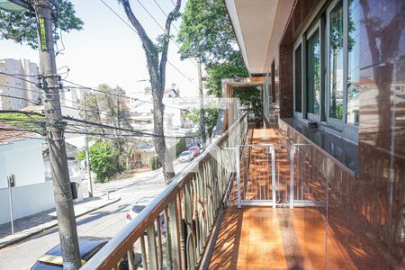 Casa à venda com 247m², 3 quartos e 6 vagas Casa à venda com 247m², 3 quartos e 6 vagasQuintal