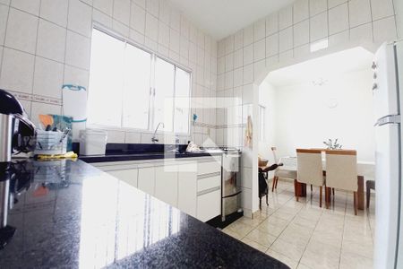 Casa à venda com 160m², 4 quartos e 4 vagasCozinha 