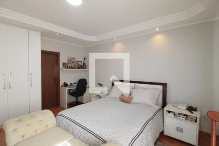 Casa à venda com 320m², 3 quartos e 3 vagasQuarto 2 - Suíte