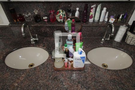 Casa à venda com 320m², 3 quartos e 3 vagasbanheiro do Quarto 2 - suíte