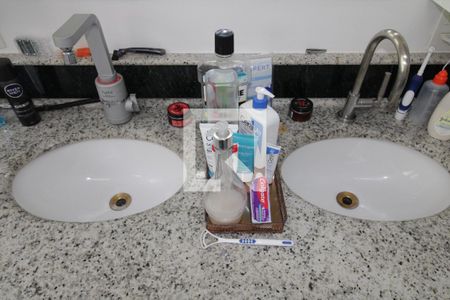 Casa à venda com 320m², 3 quartos e 3 vagasBanheiro