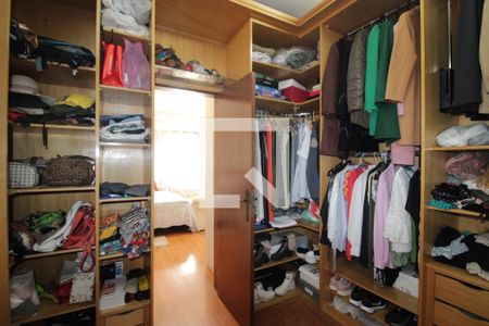 Casa à venda com 320m², 3 quartos e 3 vagasCloset da suíte