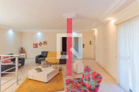 Casa à venda com 232m², 4 quartos e 6 vagasSala de TV