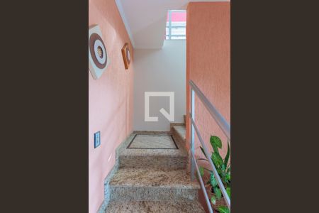 Casa à venda com 232m², 4 quartos e 6 vagasEscada