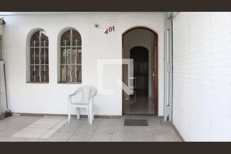 Casa à venda com 95m², 2 quartos e 2 vagasFachada