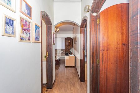 Casa à venda com 234m², 5 quartos e 5 vagasCorredor