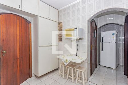 Casa à venda com 234m², 5 quartos e 5 vagasCozinha