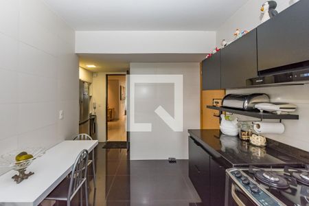 Apartamento à venda com 154m², 4 quartos e 4 vagas Apartamento à venda com 154m², 4 quartos e 4 vagasCozinha