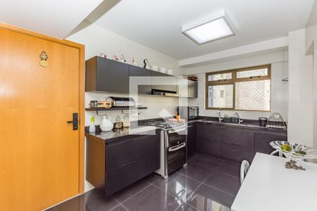 Apartamento à venda com 154m², 4 quartos e 4 vagas Apartamento à venda com 154m², 4 quartos e 4 vagasCozinha