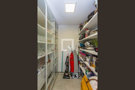 Apartamento à venda com 154m², 4 quartos e 4 vagas Apartamento à venda com 154m², 4 quartos e 4 vagasDespensa