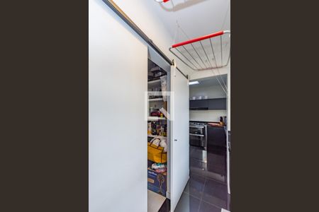 Apartamento à venda com 154m², 4 quartos e 4 vagas Apartamento à venda com 154m², 4 quartos e 4 vagasDespensa