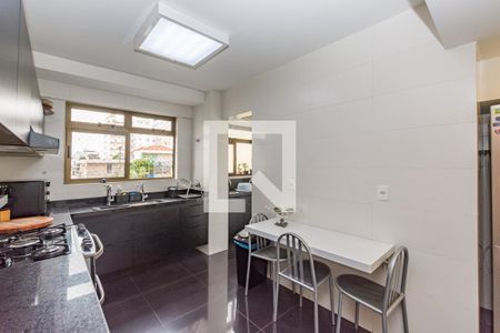 Apartamento à venda com 154m², 4 quartos e 4 vagas Apartamento à venda com 154m², 4 quartos e 4 vagasCozinha