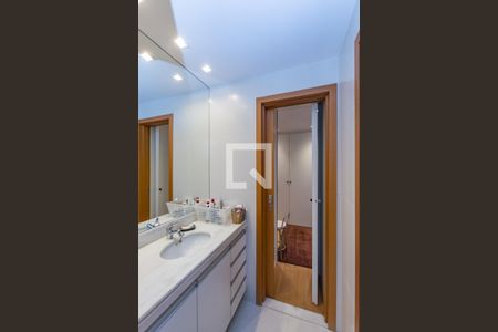 Apartamento à venda com 154m², 4 quartos e 4 vagas Apartamento à venda com 154m², 4 quartos e 4 vagasBanheiro da Suíte 3