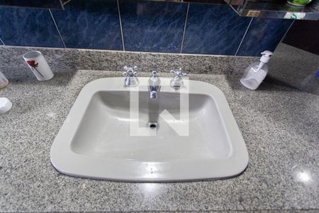 Casa à venda com 500m², 5 quartos e 4 vagas Casa à venda com 500m², 5 quartos e 4 vagasBanheiro da Suíte 1