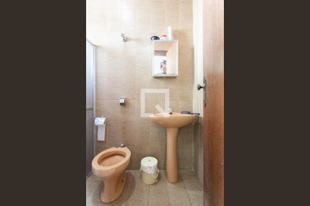 Casa à venda com 500m², 5 quartos e 4 vagas Casa à venda com 500m², 5 quartos e 4 vagasBanheiro da Suíte de Serviço