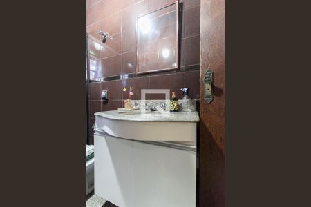 Casa à venda com 500m², 5 quartos e 4 vagas Casa à venda com 500m², 5 quartos e 4 vagasBanheiro 1