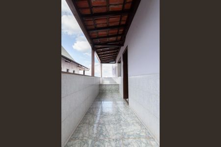 Casa à venda com 500m², 5 quartos e 4 vagas Casa à venda com 500m², 5 quartos e 4 vagasVaranda Sala de TV