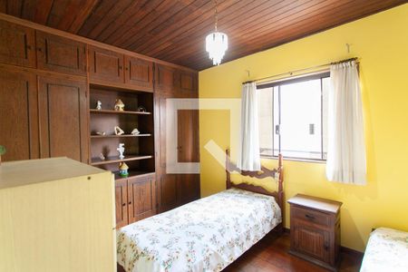 Casa à venda com 500m², 5 quartos e 4 vagas Casa à venda com 500m², 5 quartos e 4 vagasQuarto 2