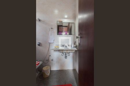 Casa à venda com 500m², 5 quartos e 4 vagas Casa à venda com 500m², 5 quartos e 4 vagasBanheiro da Suíte 2