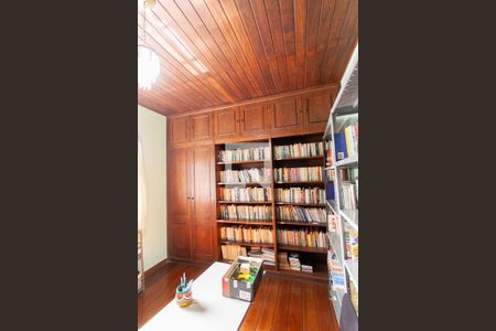 Casa à venda com 500m², 5 quartos e 4 vagas Casa à venda com 500m², 5 quartos e 4 vagasQuarto 1