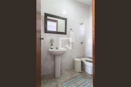 Casa à venda com 500m², 5 quartos e 4 vagas Casa à venda com 500m², 5 quartos e 4 vagasLavabo 2