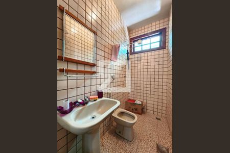 Casa de condomínio à venda com 320m², 4 quartos e 4 vagasBanheiro do Quarto 2