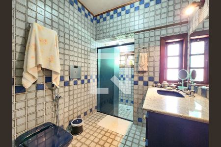 Casa de condomínio à venda com 320m², 4 quartos e 4 vagasBanheiro Social