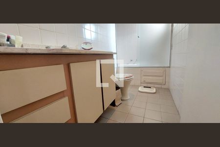 Apartamento à venda com 138m², 2 quartos e 3 vagasBanheiro Quarto 1 suíte